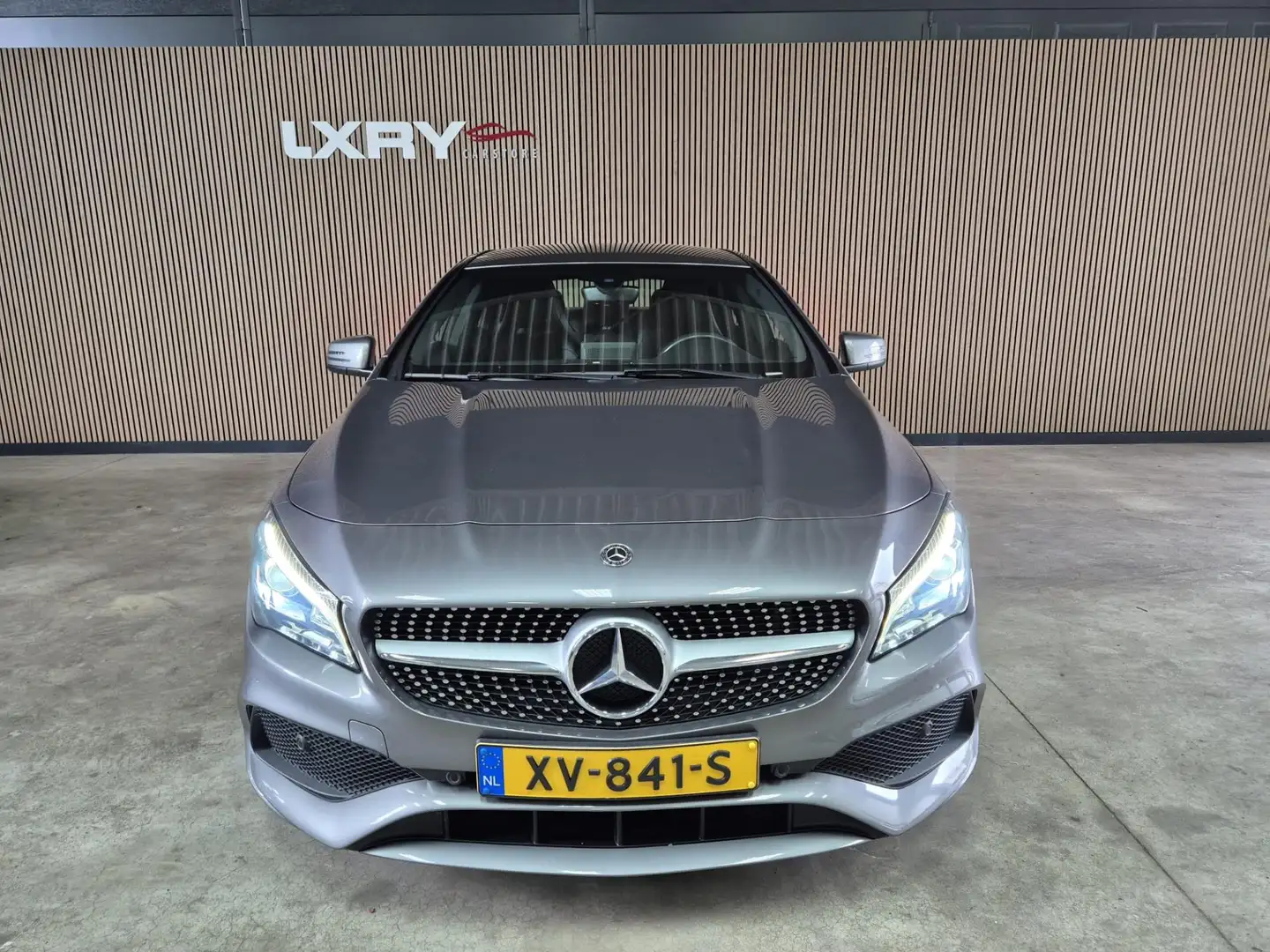 Mercedes-Benz CLA 180 AMG | Clima | Navi | Cruise | Camera | Stoelverwar Grijs - 2