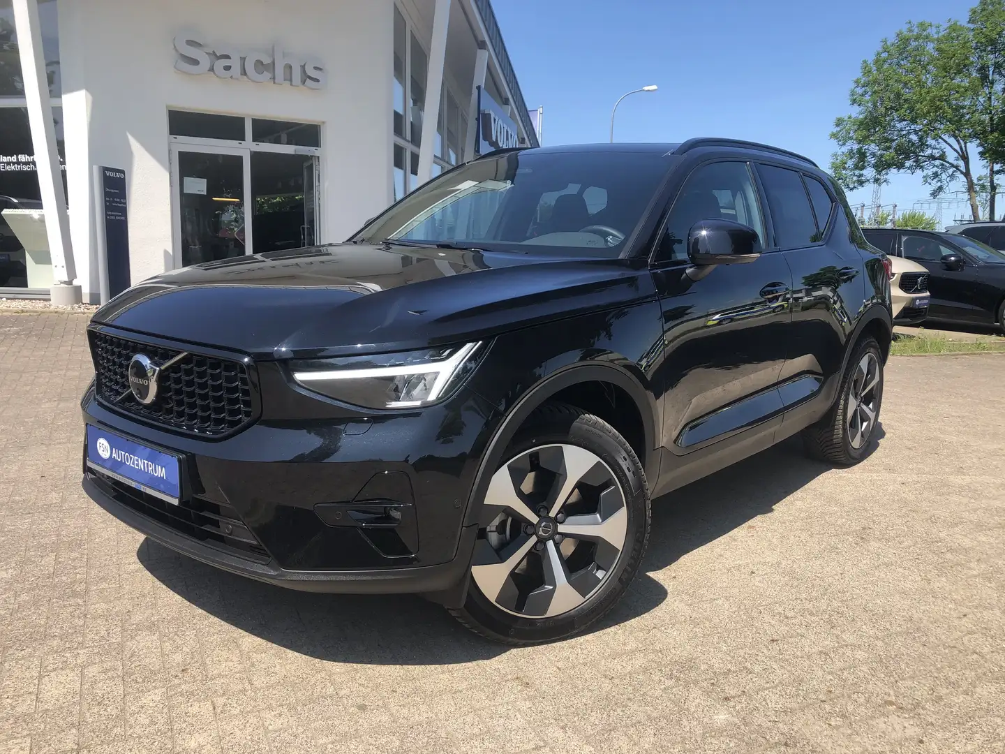 Volvo XC40 B3 Plus Dark Noir - 1