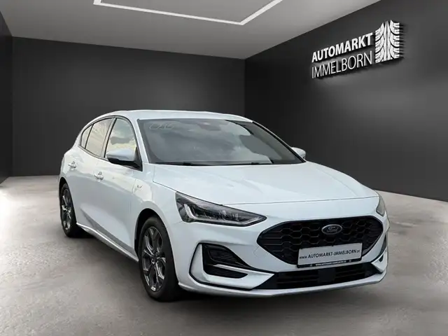 Ford Focus view 2