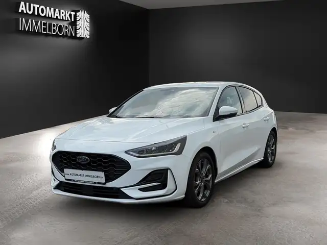 Ford Focus view 3