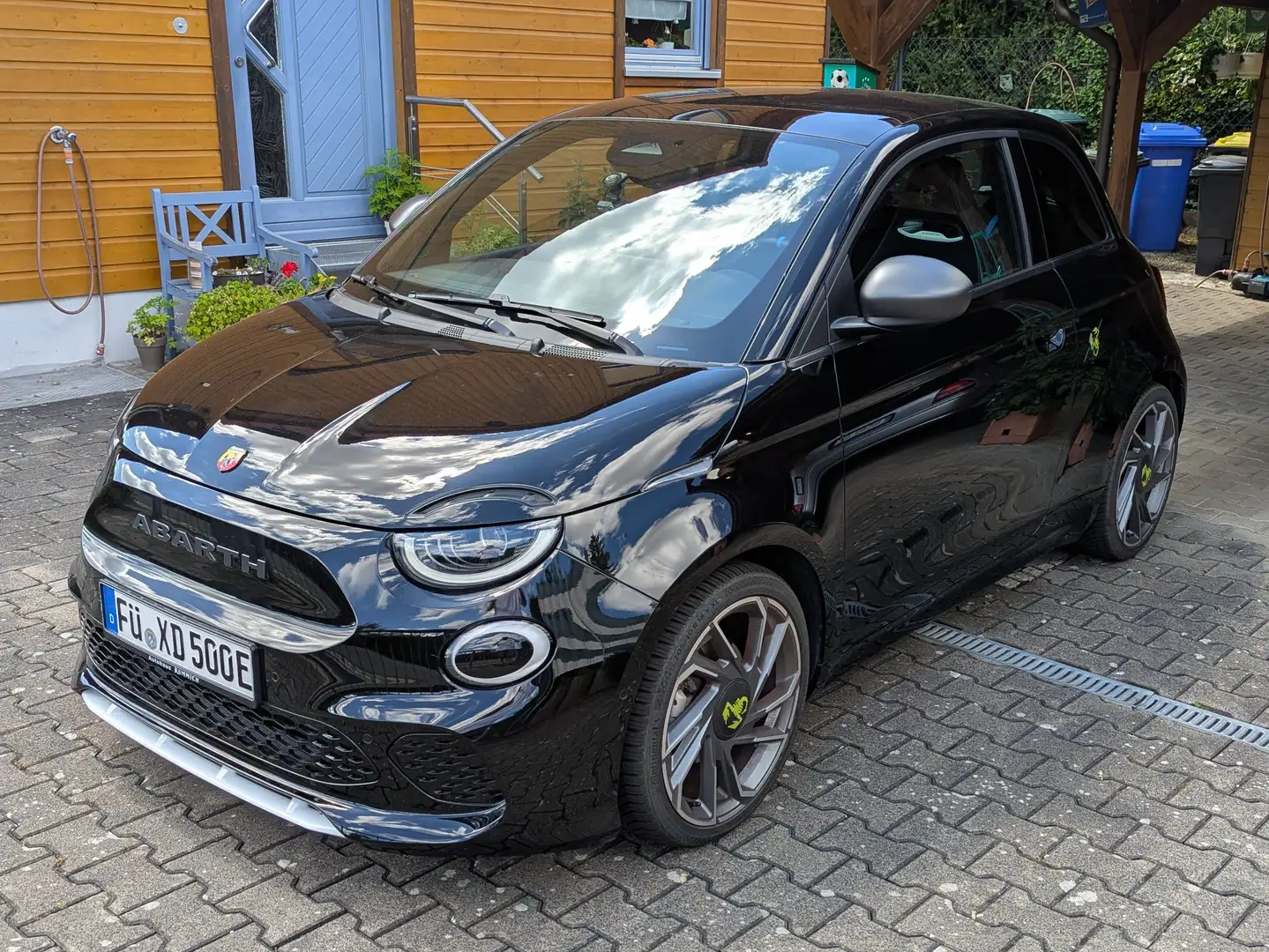 Abarth 500e Turismo 42 kwh - Allwetter (+ Sommerreifen) Чорний - 1