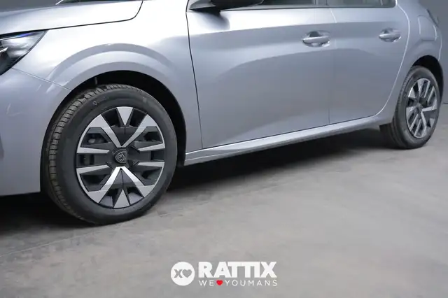 Peugeot 208 view 4