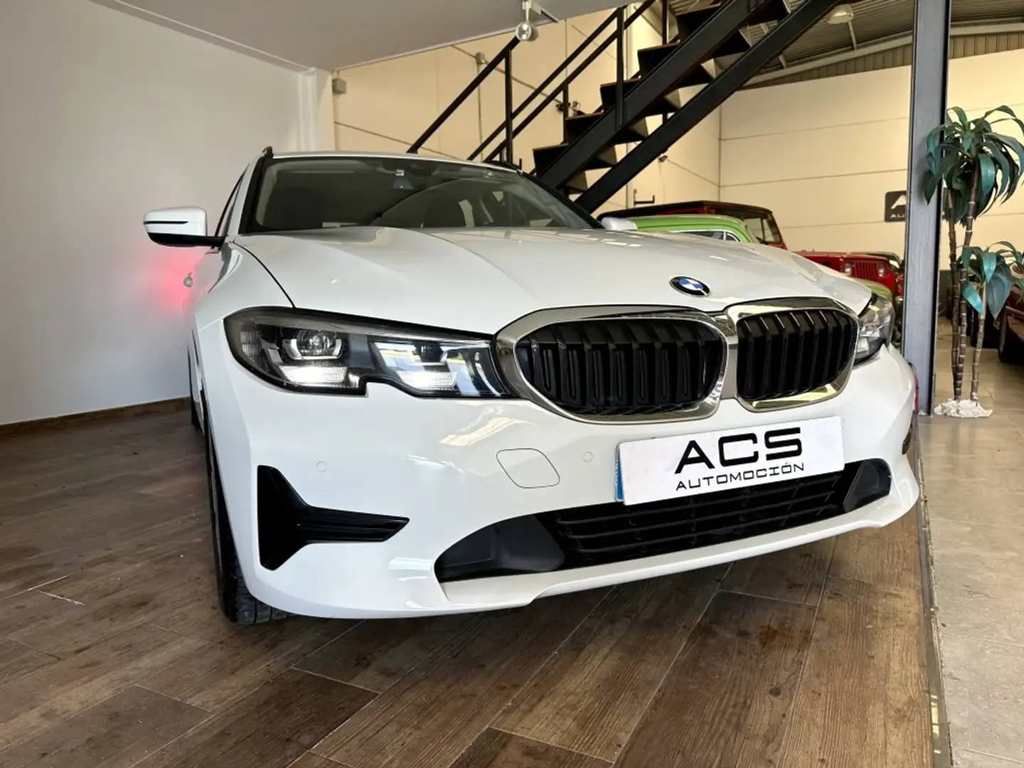 BMW 320 320dA Touring Blanc - 2
