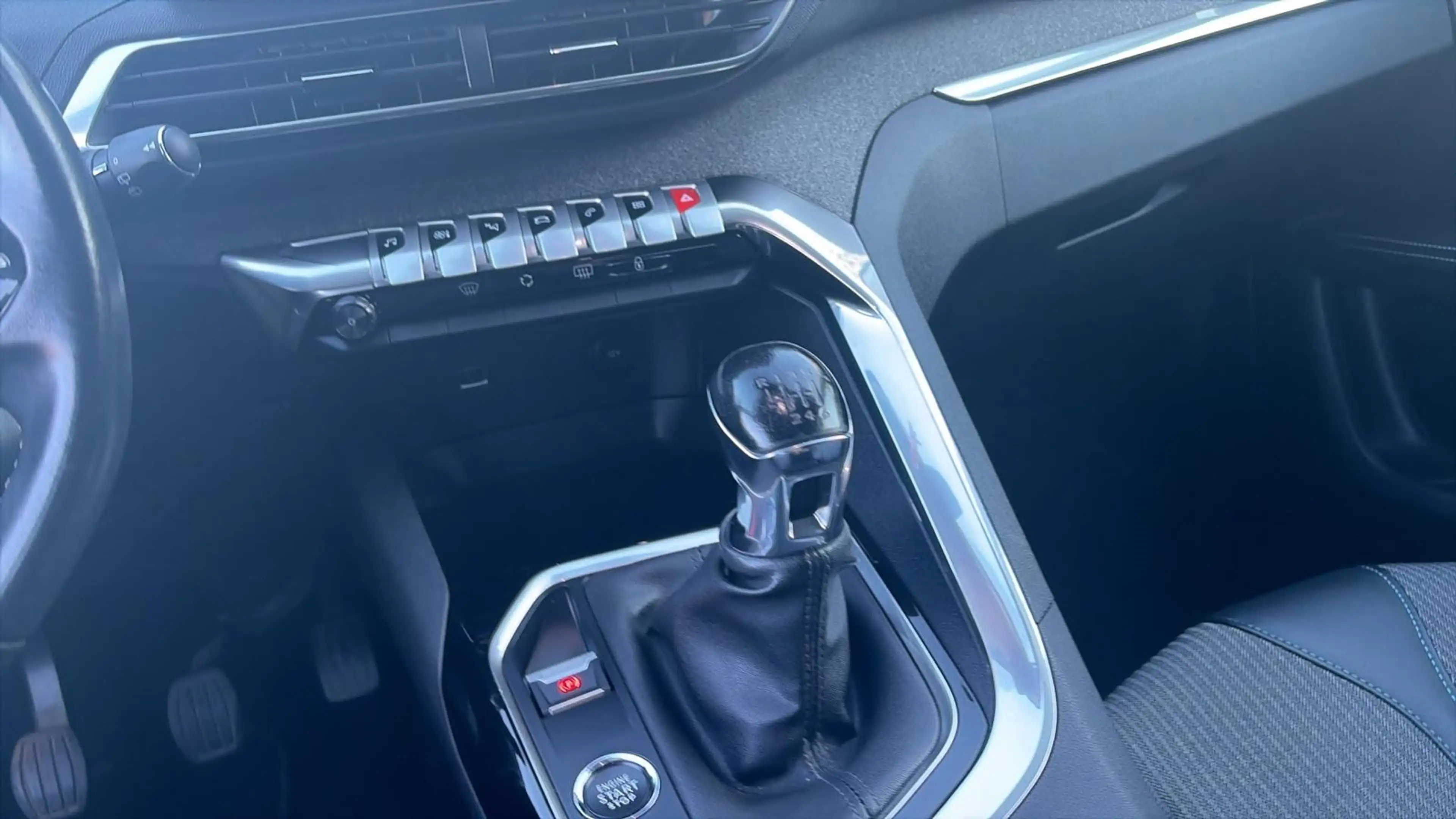 Peugeot 5008 5008 1.2 PureTech GT — photo 9