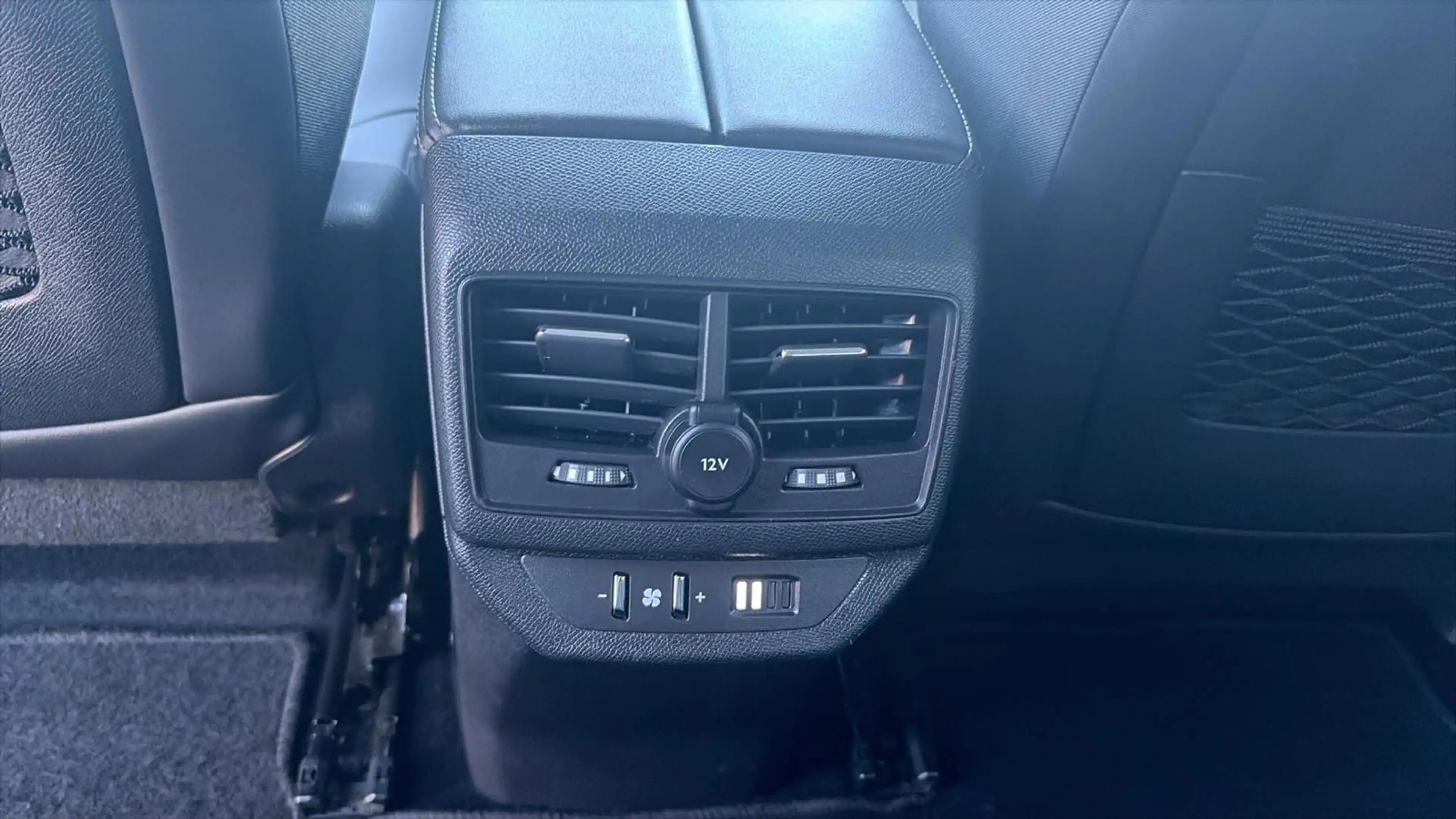 Peugeot 5008 5008 1.2 PureTech GT — photo 13