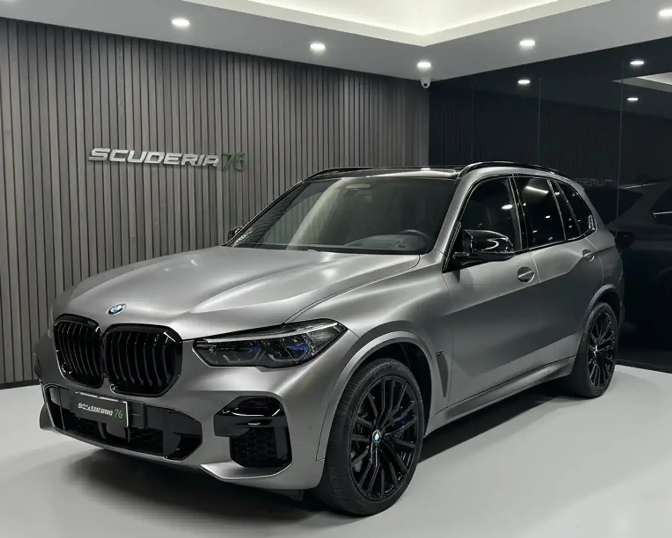 BMW X5 xdrive30d mhev 48V Msport Zwart - 1