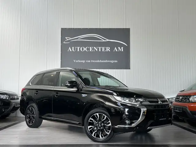 Mitsubishi Outlander 2.0i PLUG IN 4WD Instyle Premium 360°Cam** ACC**