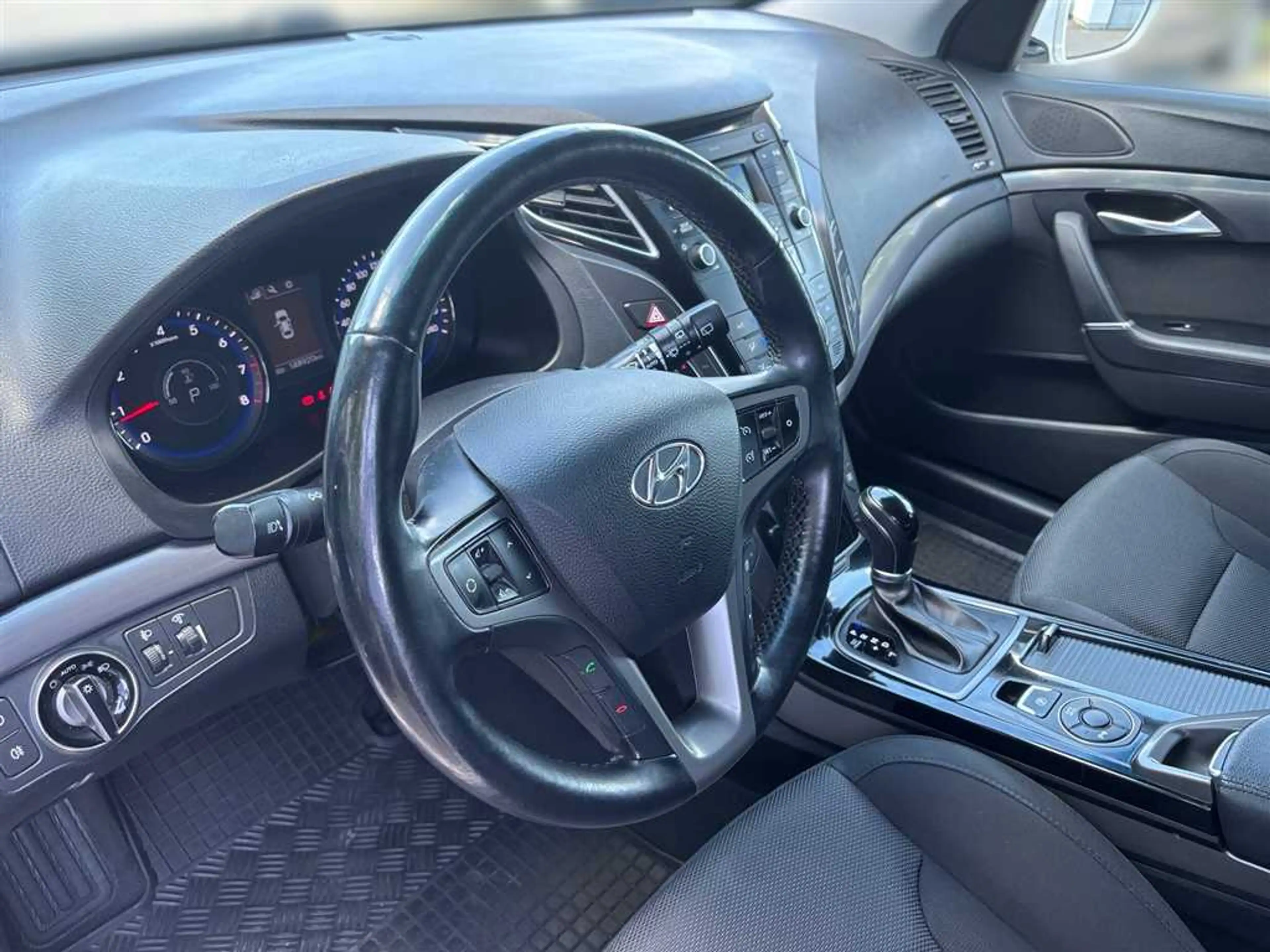 Hyundai i40 2.0 GDI Trend Klima, Sitzheiz., Lenkradheiz., — photo 10