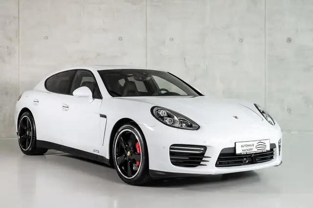 Porsche Panamera GTS V8 PDK Sport Chrono