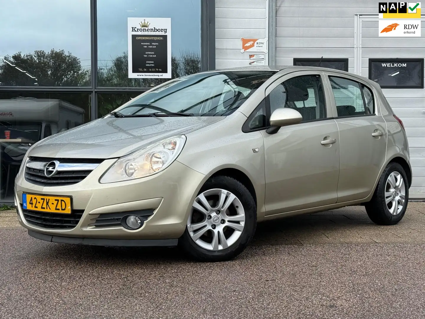 Opel Corsa 1.2-16V Enjoy, Airco, NAP, Beige - 1