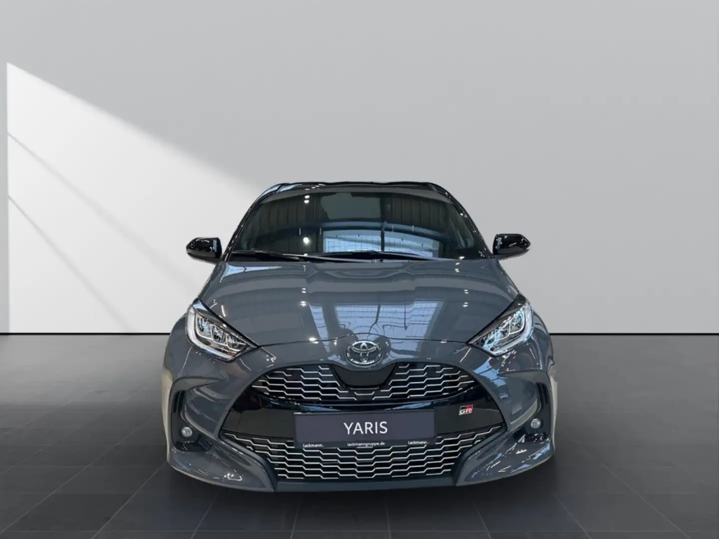 Toyota Yaris GR Sport 1.5 Hybrid Modelljahr 2025 Grau - 2