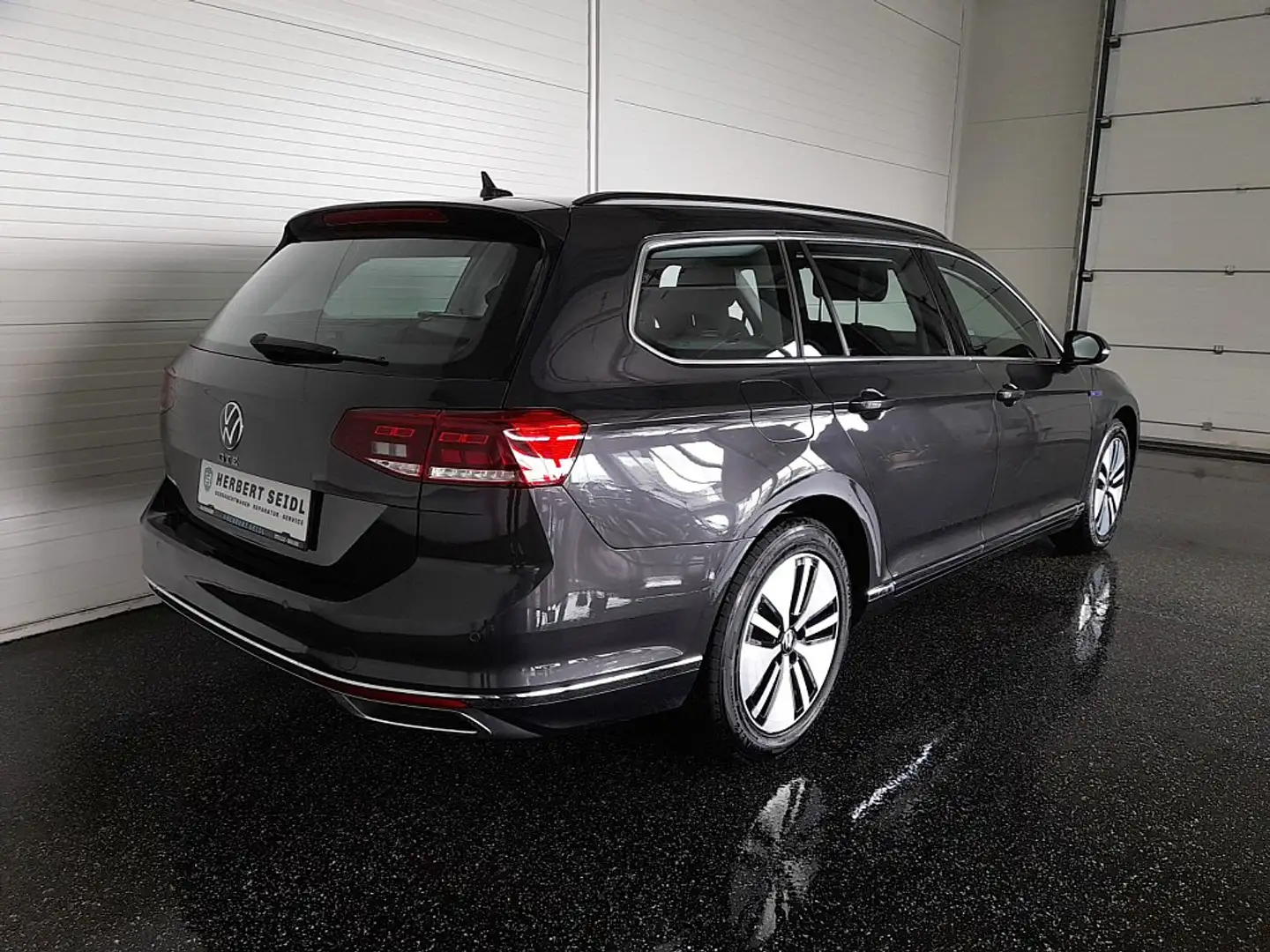 Volkswagen Passat Variant GTE e-Hybrid DSG *LED / NAVI / ACC / KAMERA / S... Šedá - 2
