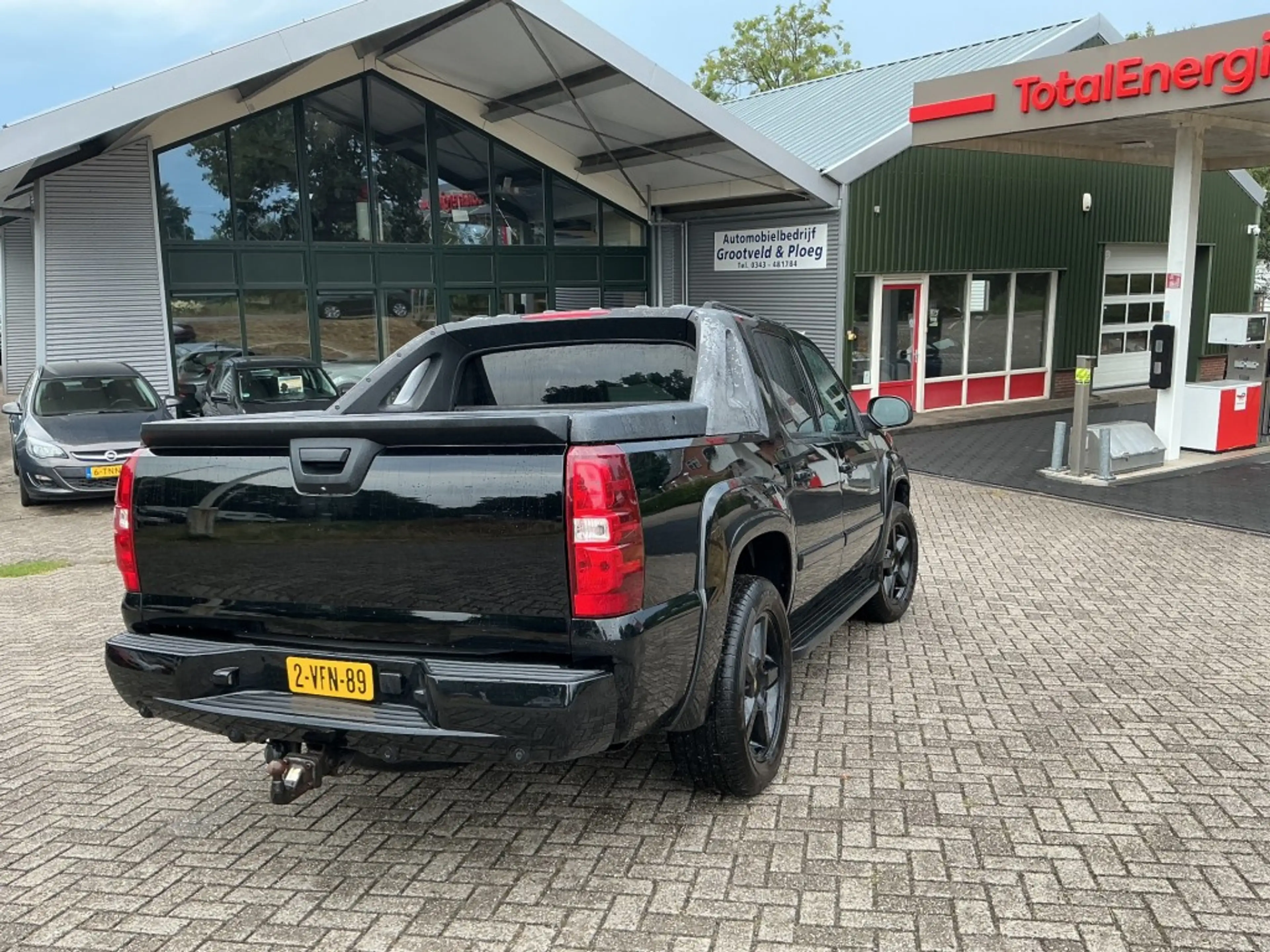 Chevrolet Avalanche - — photo 3