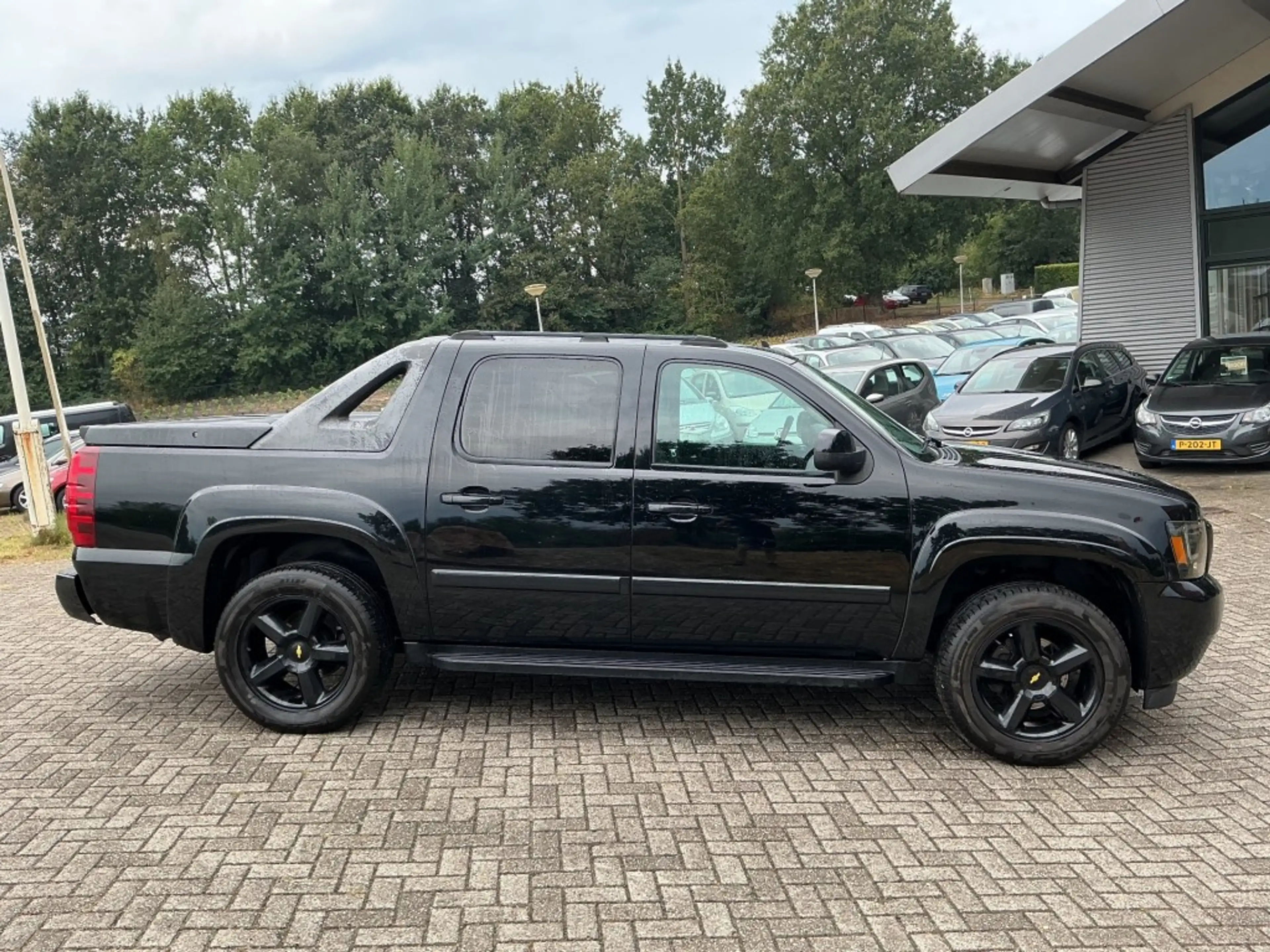 Chevrolet Avalanche - — photo 6