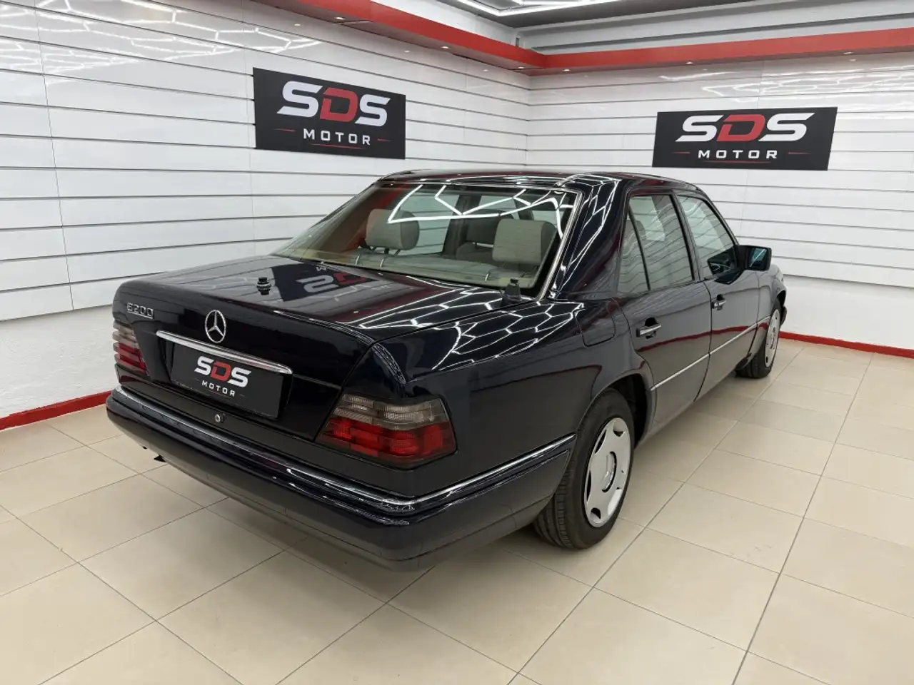 Mercedes-Benz E 200, foto 3