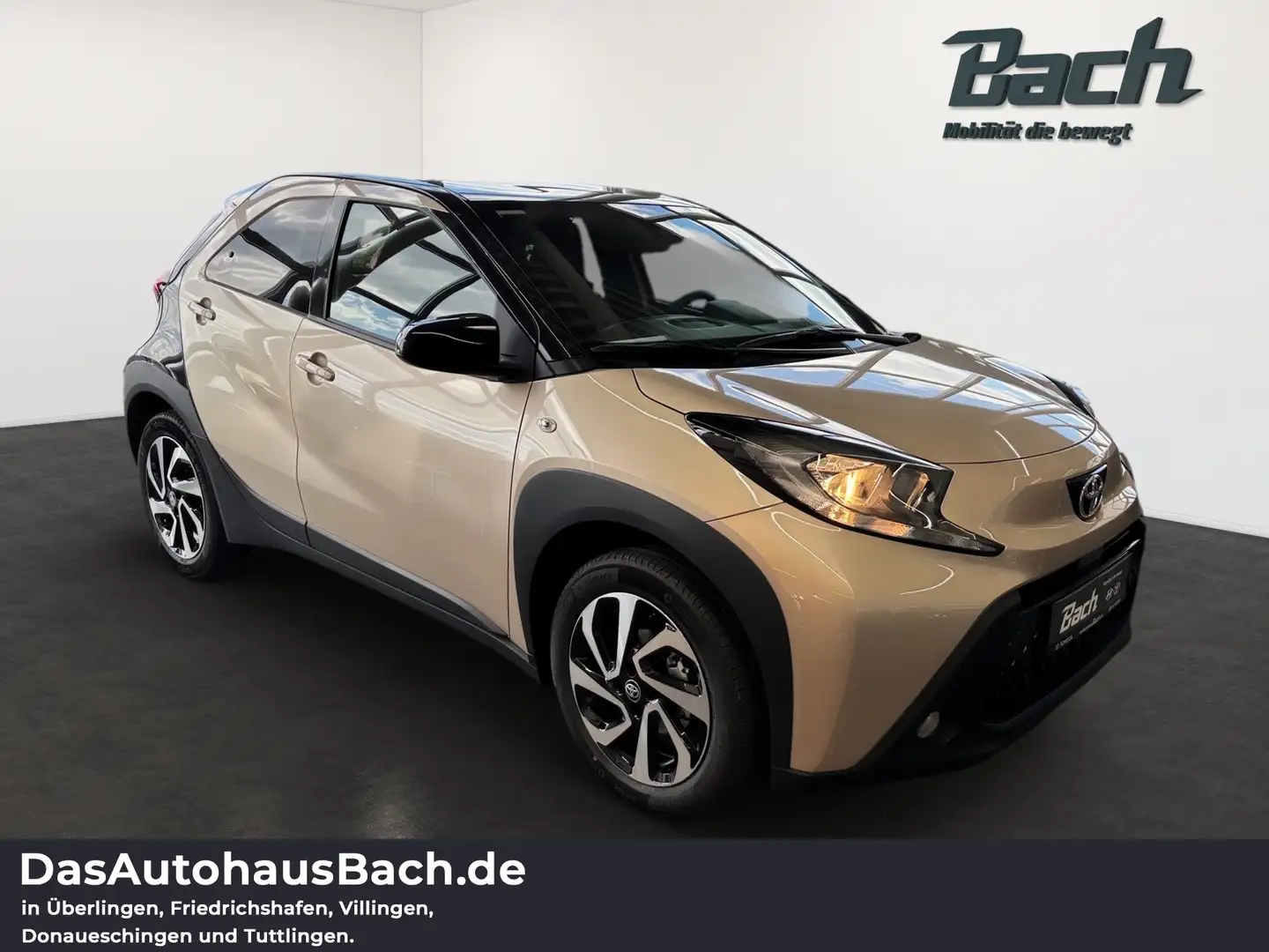Toyota Aygo X 1.0 l Teamplayer 5 M/T Beige - 2