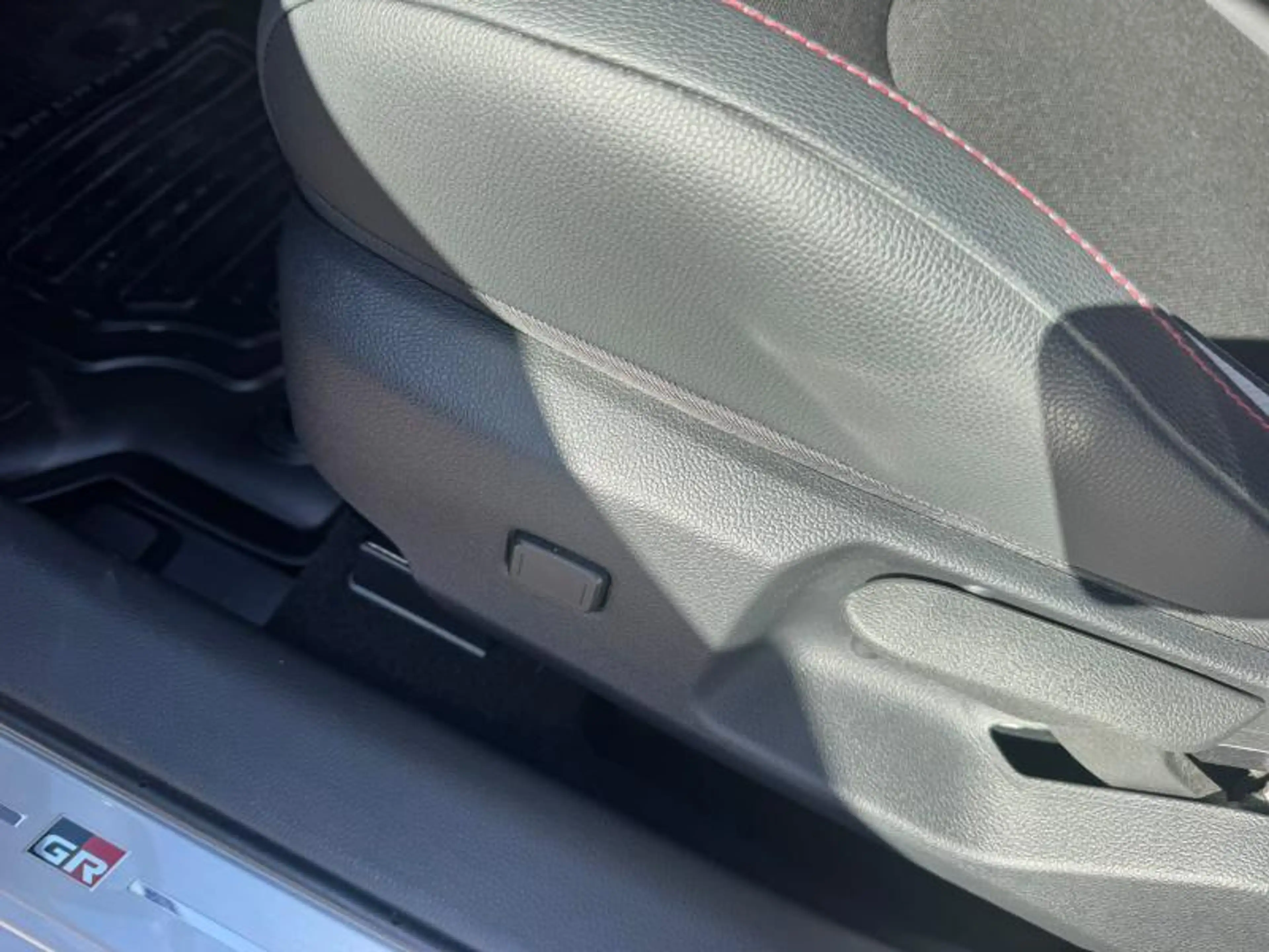 Toyota Corolla Touring Sports 1.8 Hybrid CVT GR Sport — photo 12