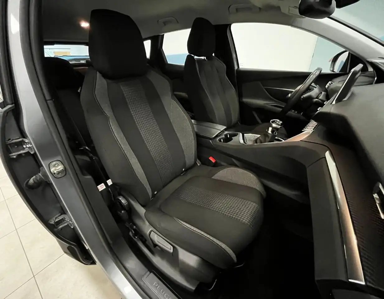 Peugeot 3008 BlueHDI 130 S&S Active Pack 5