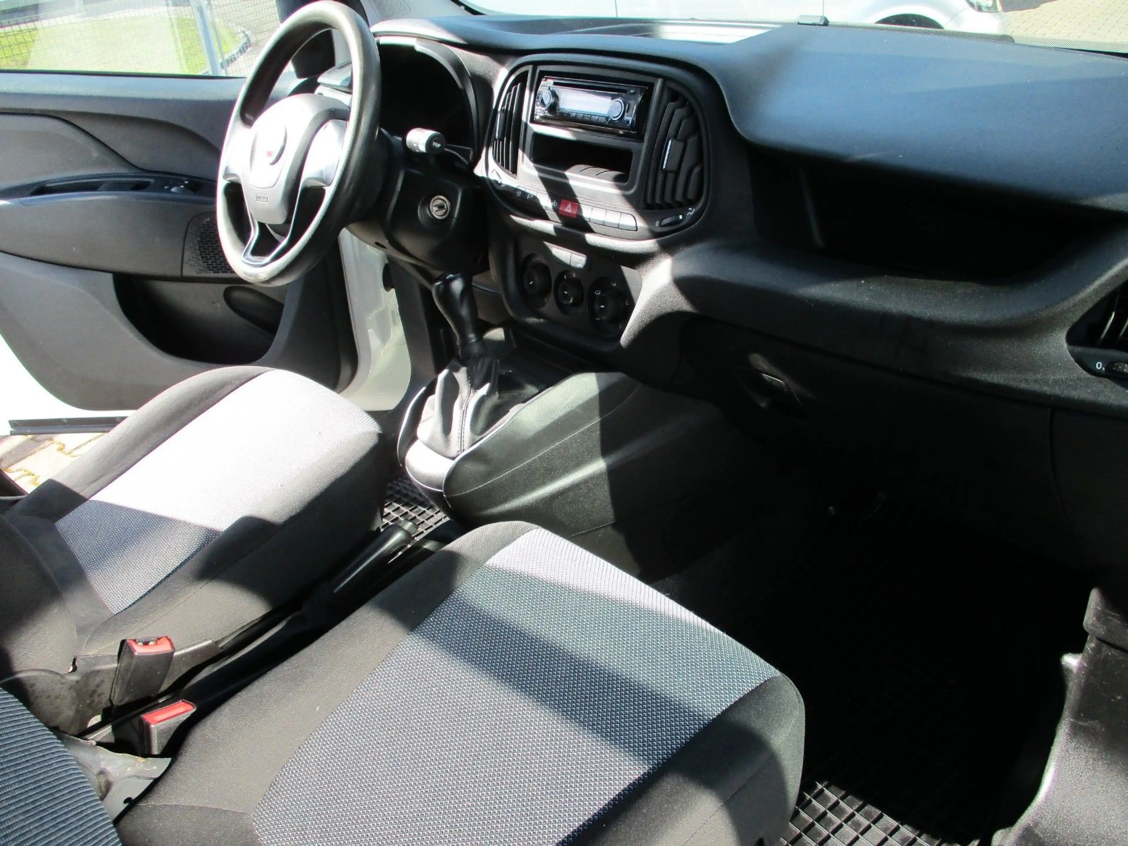 Fiat Doblo Doblò Basis Kasten+Trenngitter+HU neu — photo 11
