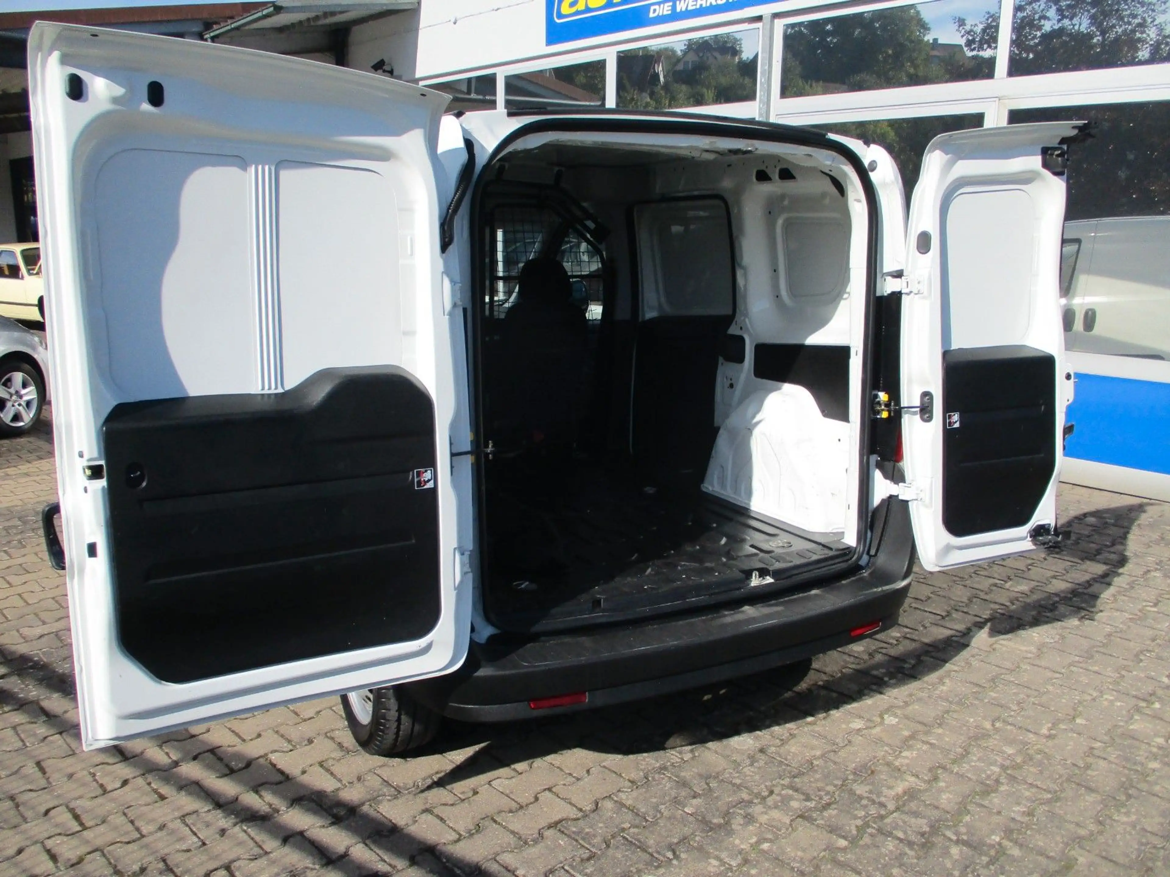Fiat Doblo Doblò Basis Kasten+Trenngitter+HU neu — photo 7