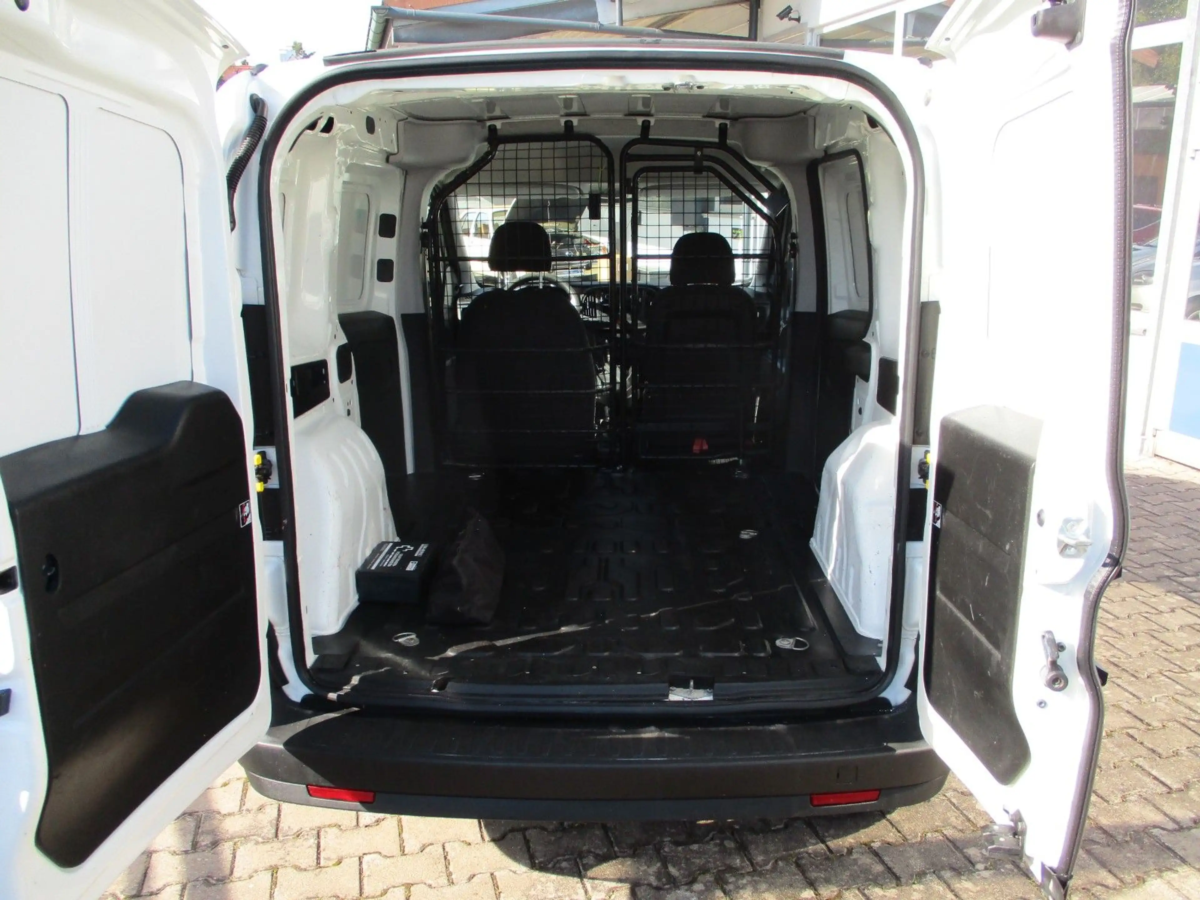 Fiat Doblo Doblò Basis Kasten+Trenngitter+HU neu — photo 6