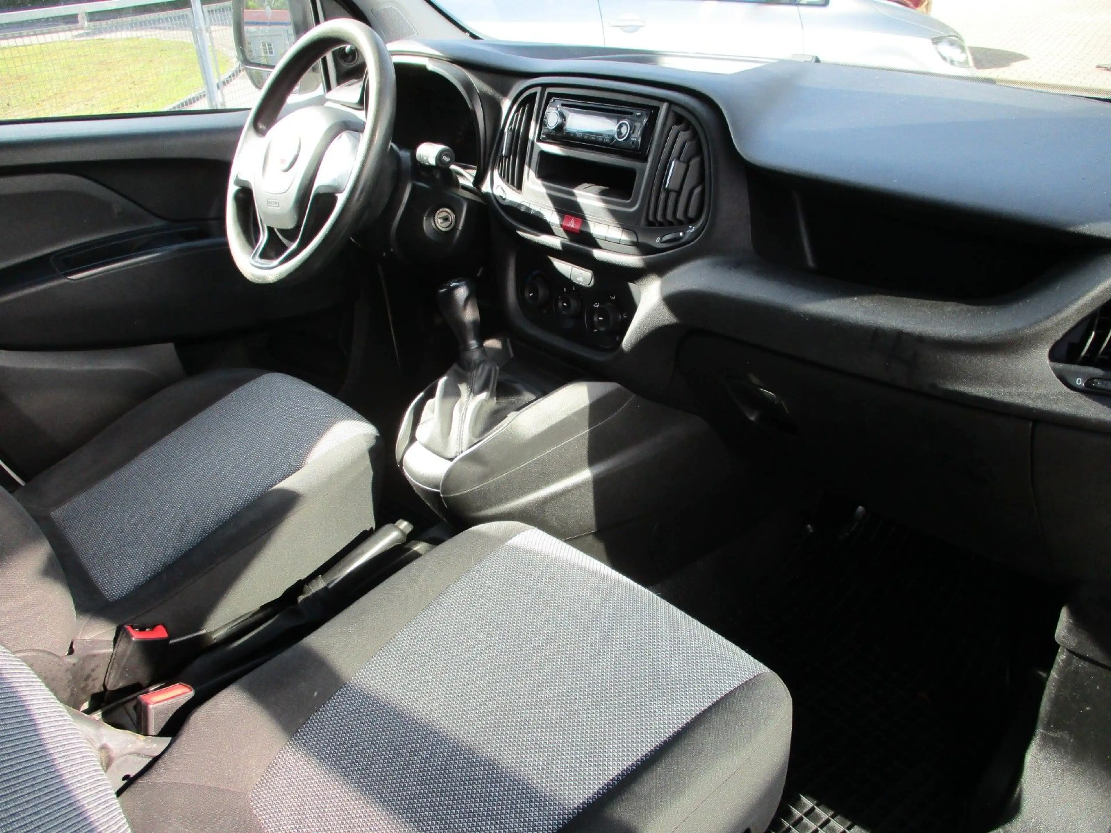 Fiat Doblo Doblò Basis Kasten+Trenngitter+HU neu — photo 13