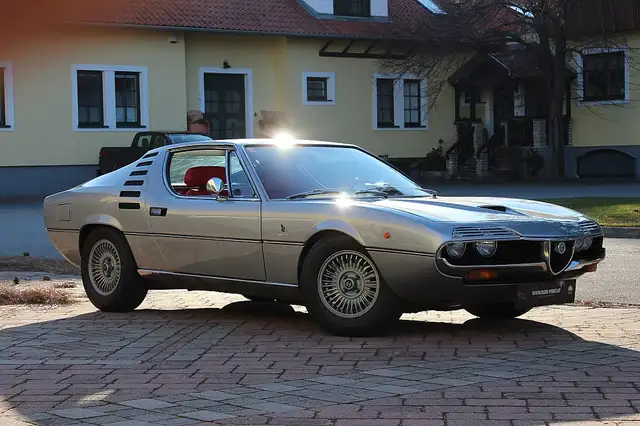 Alfa Romeo Montreal