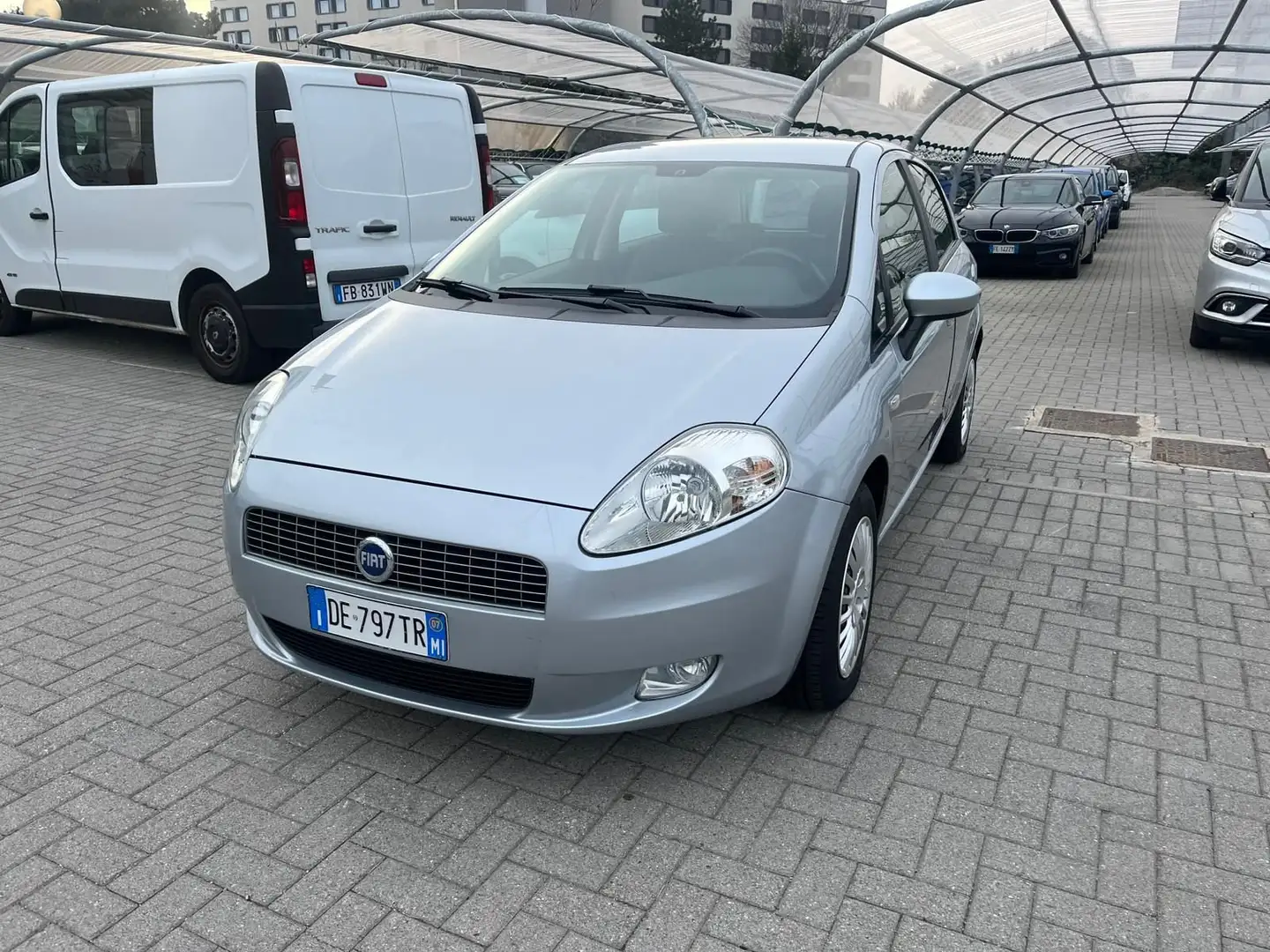 Fiat Grande Punto Grande Punto 5p 1.2 Dynamic 65cv Grau - 1