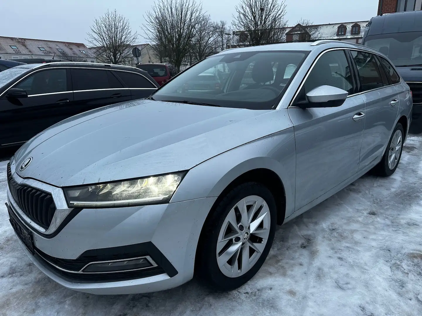 Skoda Octavia 2,0 TDI Memory*Headup*Stand*Winkel*Ahk Grau - 1