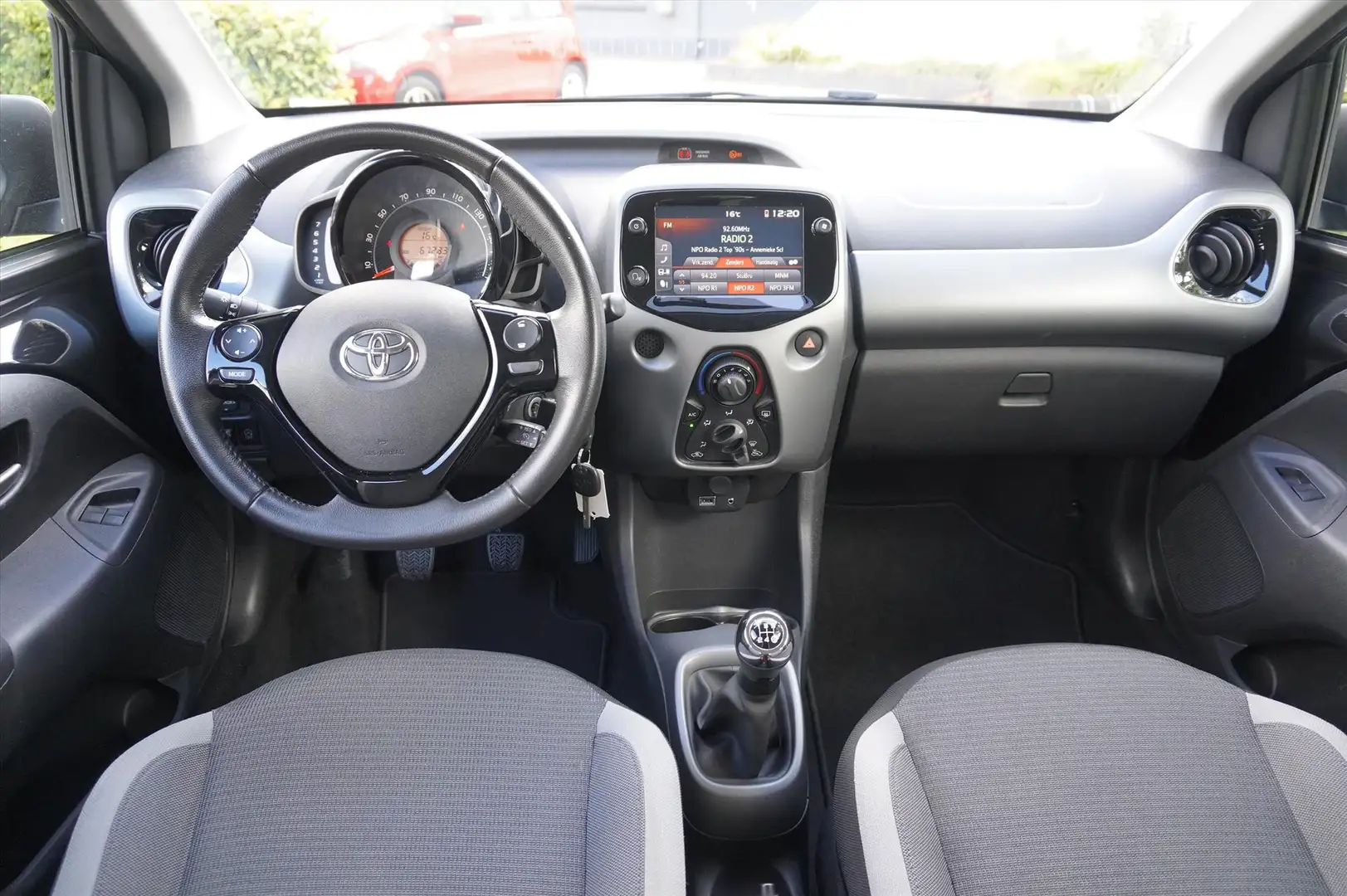 Toyota Aygo 1.0 VVT-i 72pk 5D x-play Multi Media Parkeer Camer Schwarz - 2