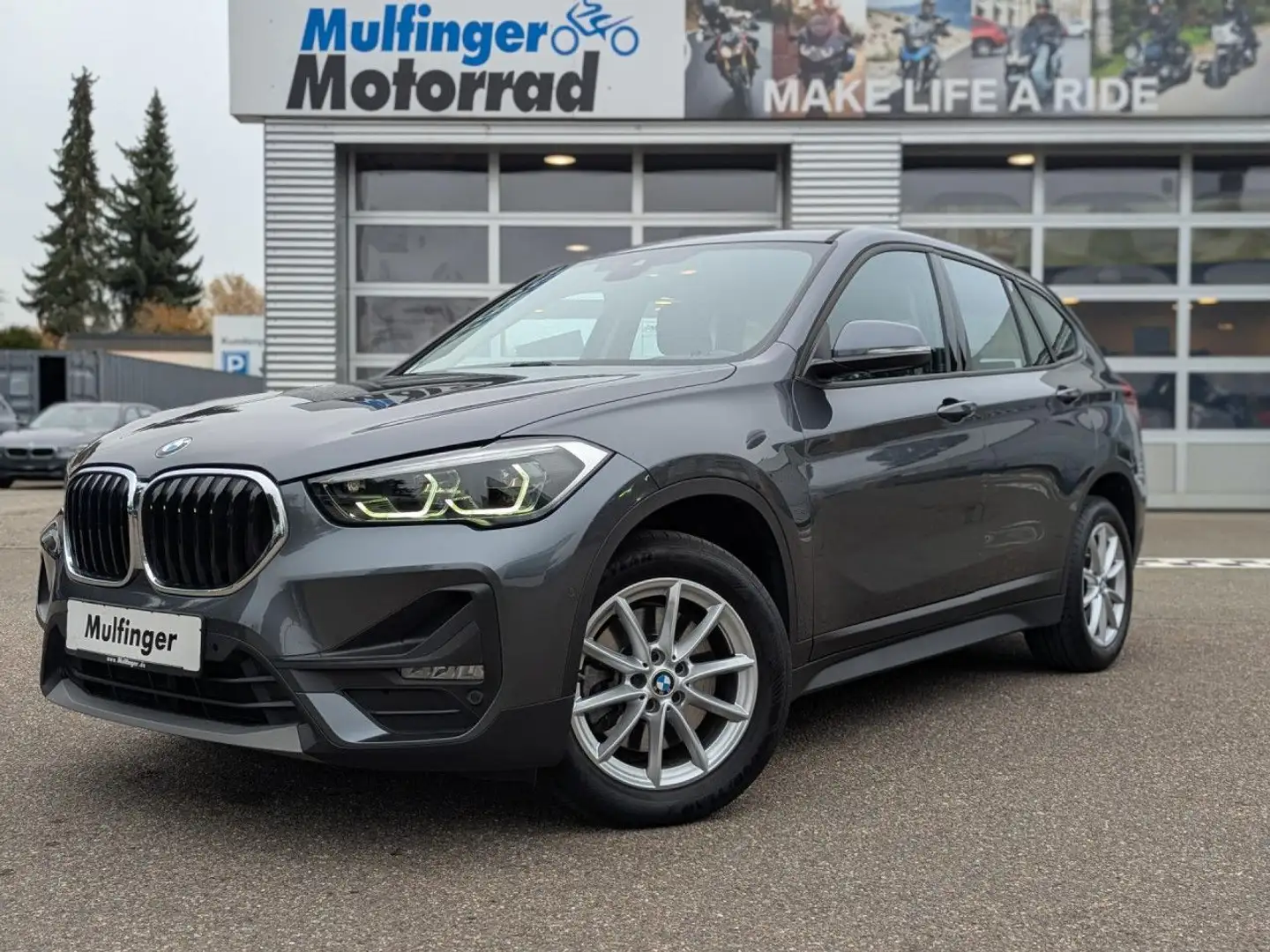 BMW X1 xDrive20d Kamera Sitzheizung Navi LED AHK Alu Grau - 2