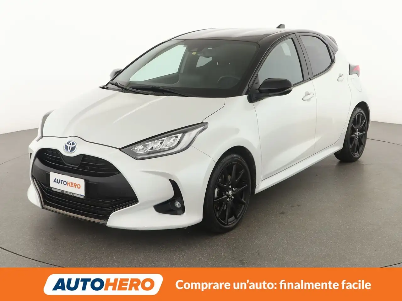 Toyota Yaris 1.5 Hybrid Style — photo 1 of 15