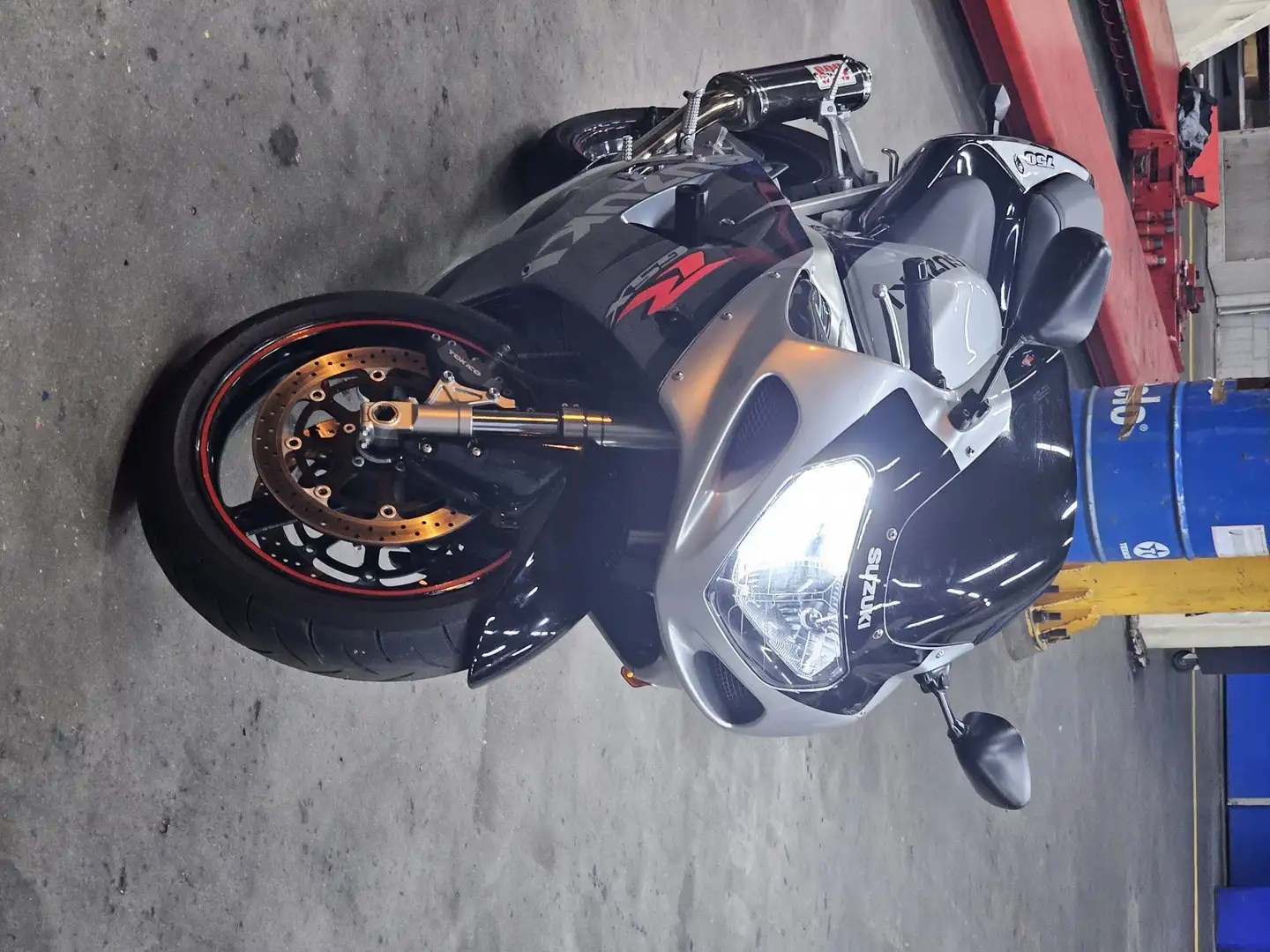 Suzuki GSX-R 750 k3 Stříbrná - 2