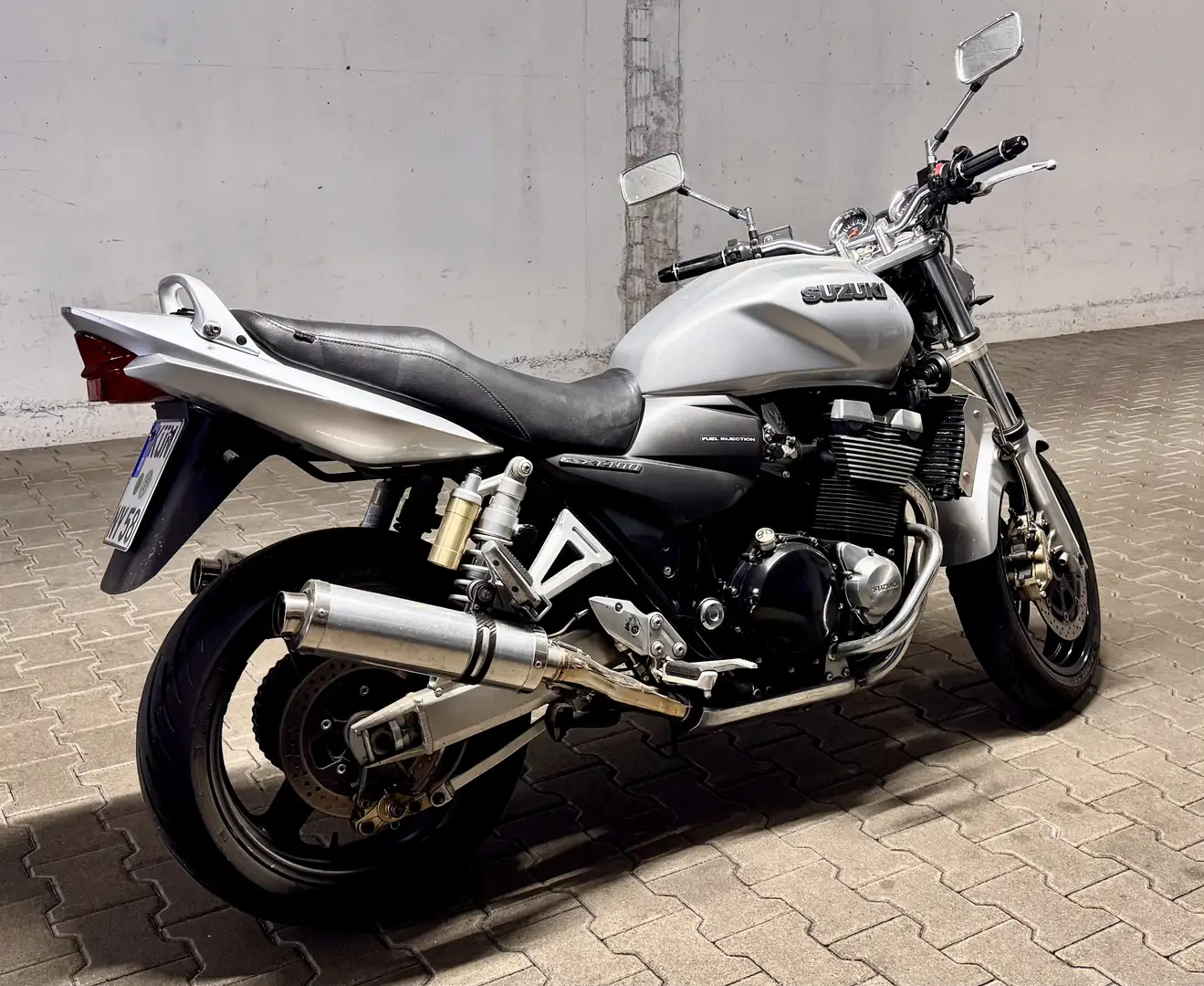 Suzuki GSX 1400 Silver - 1