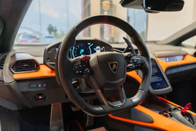 Lamborghini Revuelto view 9
