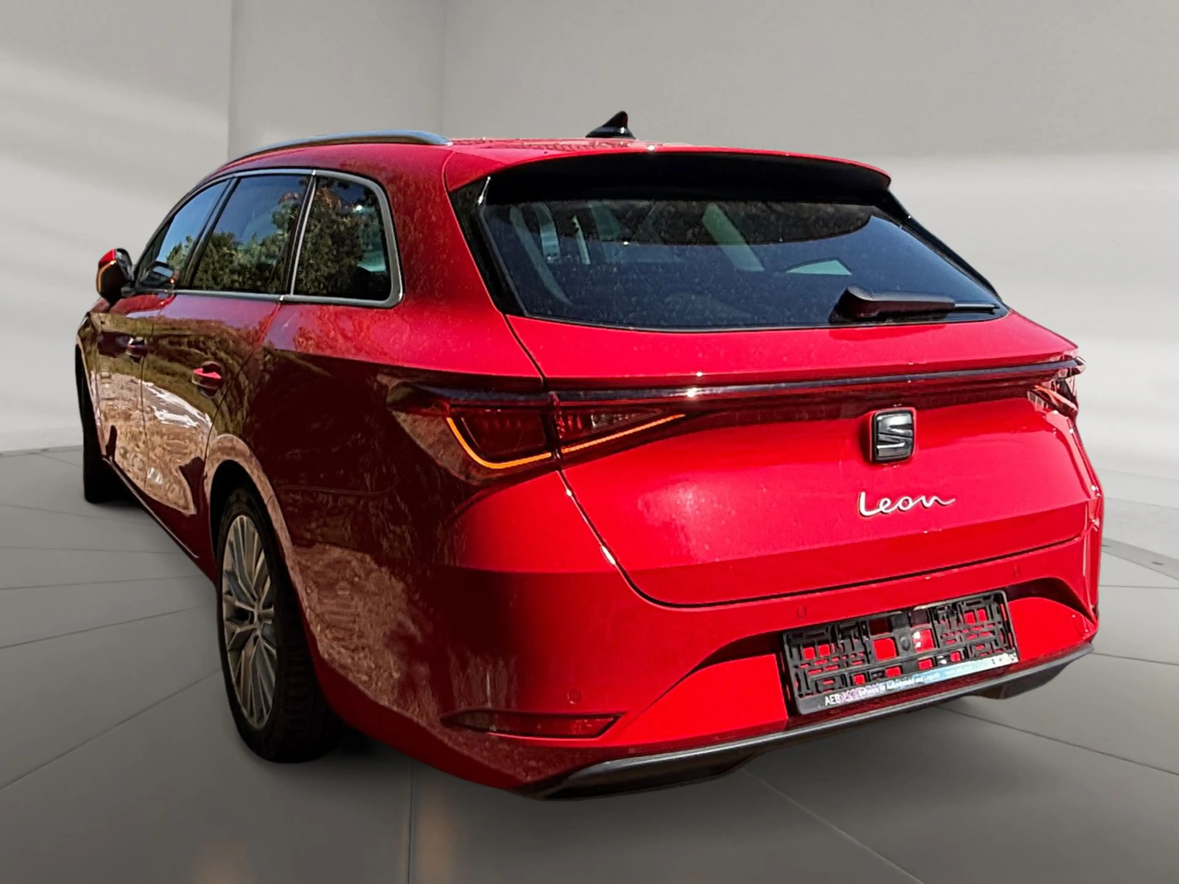 SEAT Leon Sportstourer XCELLENCE 1.5 TSI LED/AHK/STHZ — photo 3