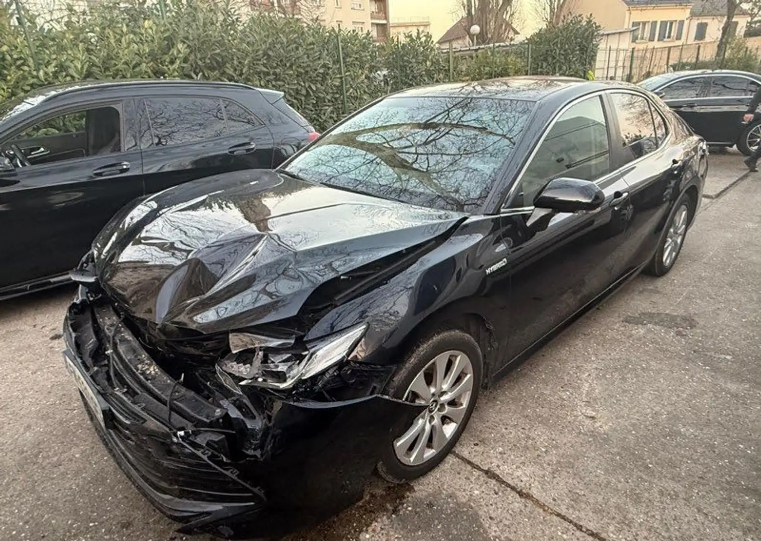 Toyota Camry hybride accidenté MAIS ROULANTE Schwarz - 1