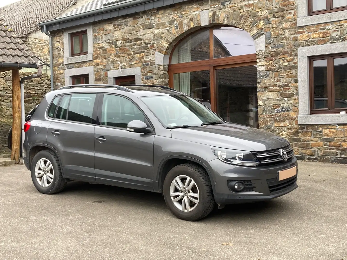 Volkswagen Tiguan 1.4 TSI Trend Grijs - 2