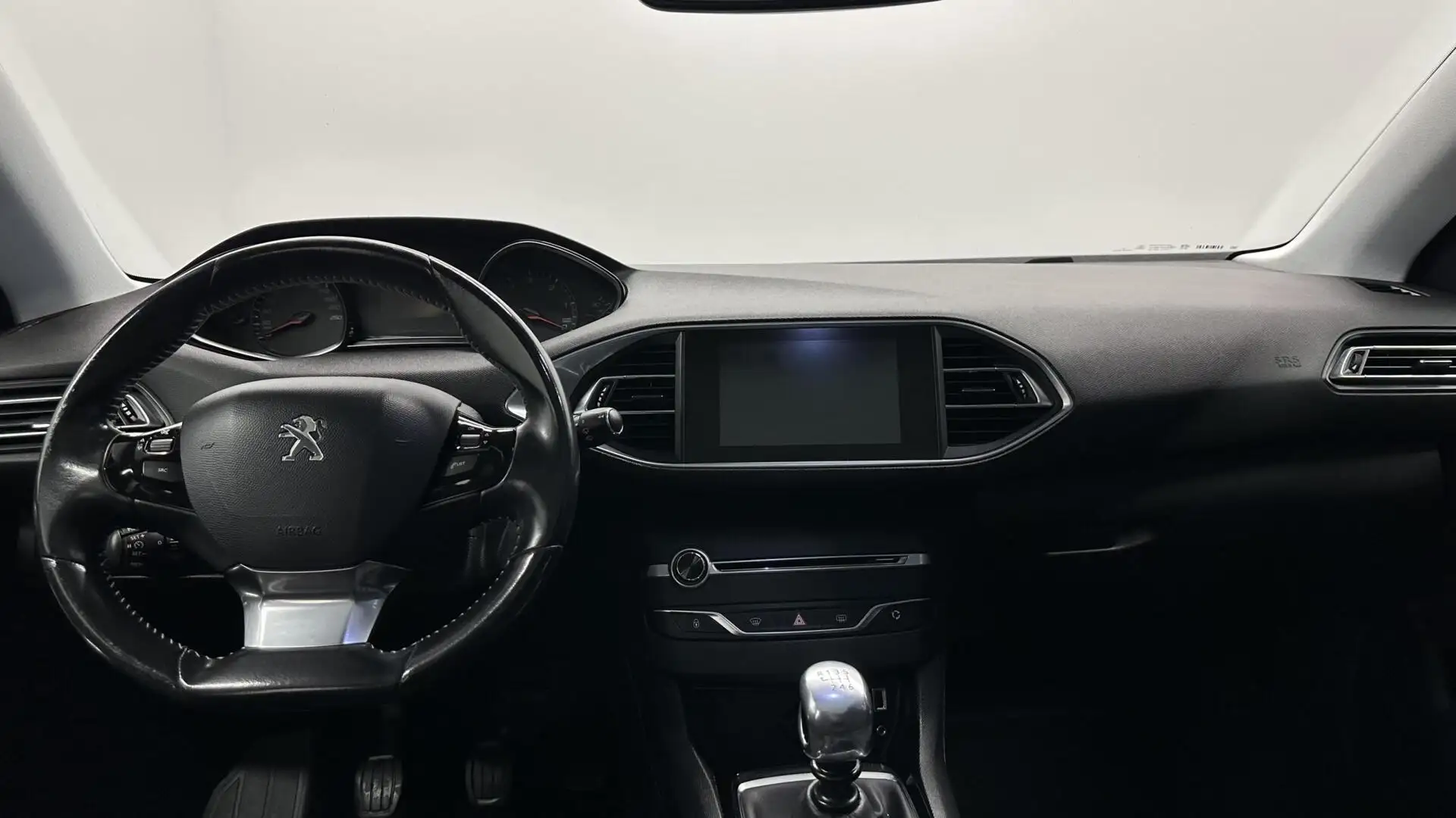 Peugeot 308 SW 1.6 BlueHDI Blue Lease Executive NAVI TREKHAAK Zwart - 2