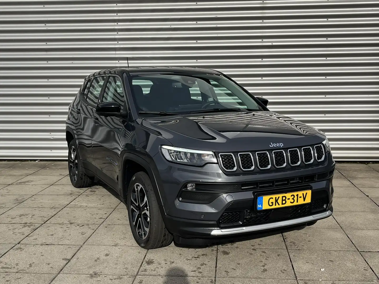 Jeep Compass 1.3T 4XE 190pk Aut Altitude I SafetyPack I WinterP Grijs - 2