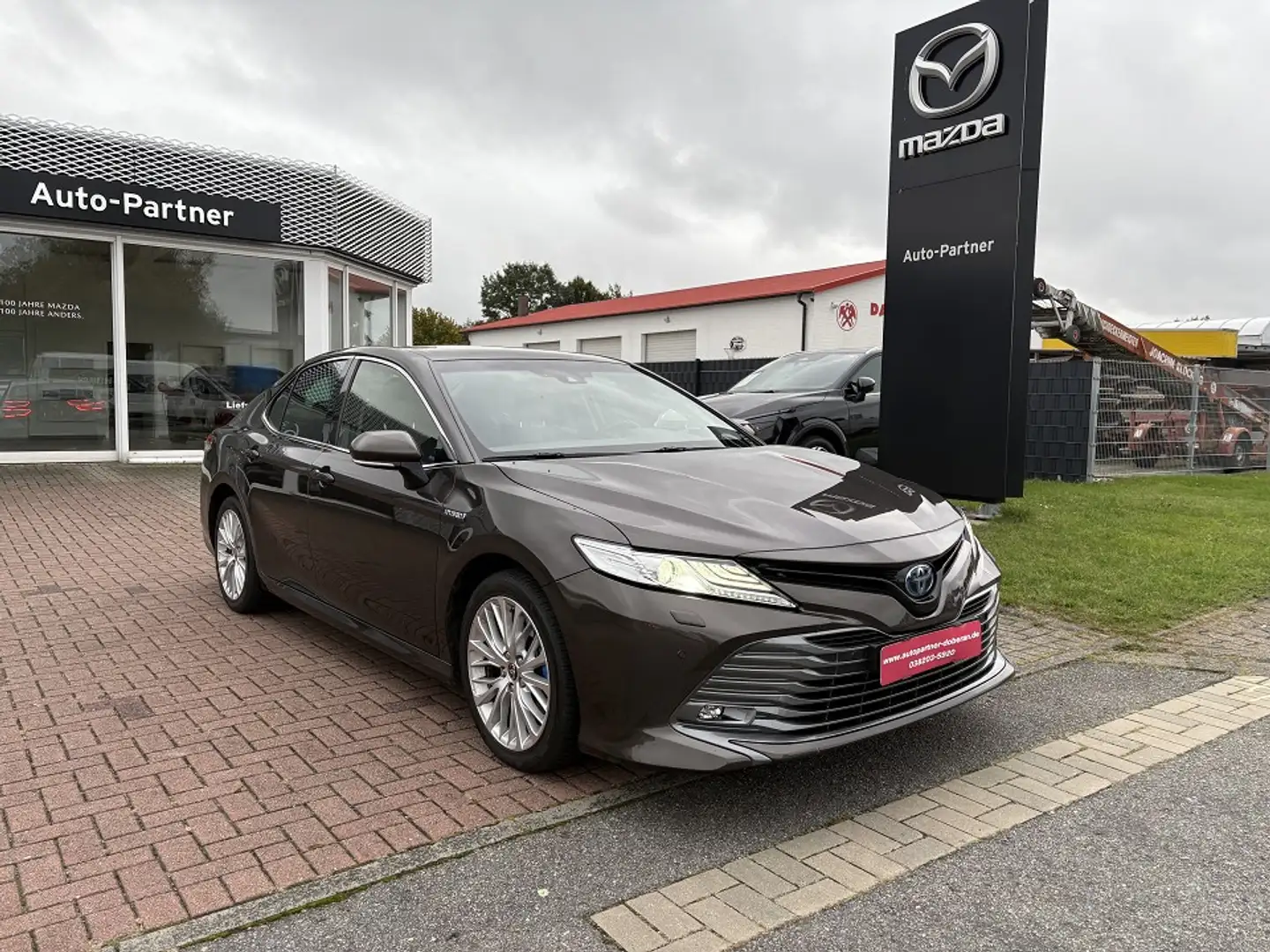 Toyota Camry Hybrid Executive Grau - 1