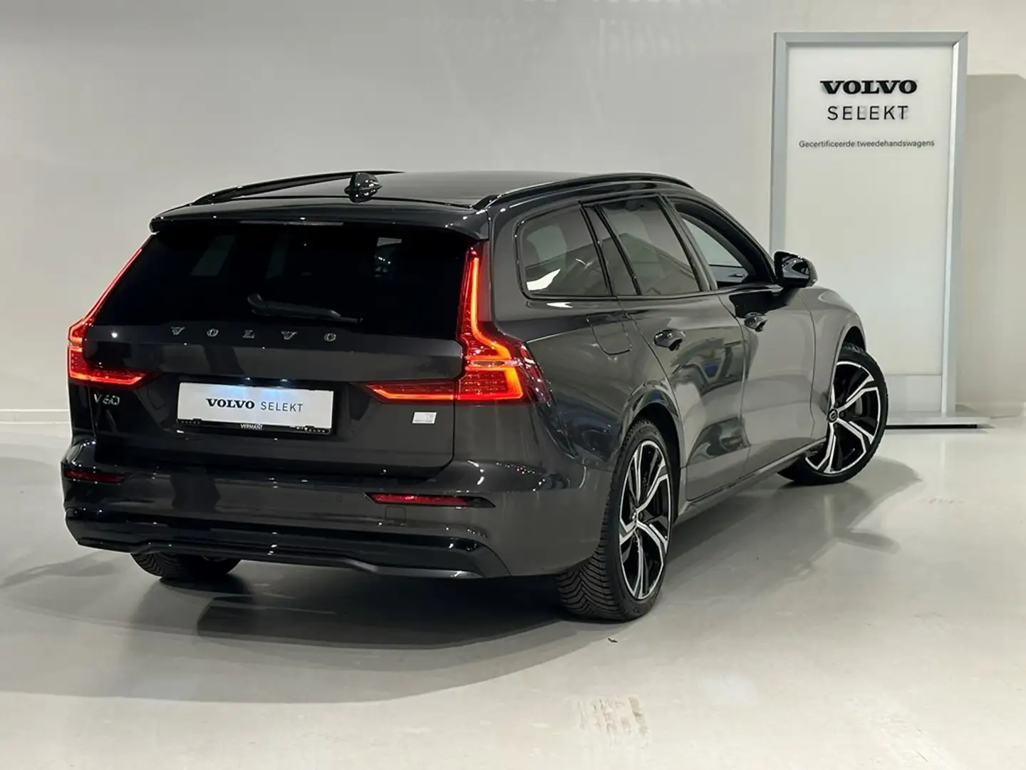 Volvo V60 T6 Recharge Dark Plus Gris - 2