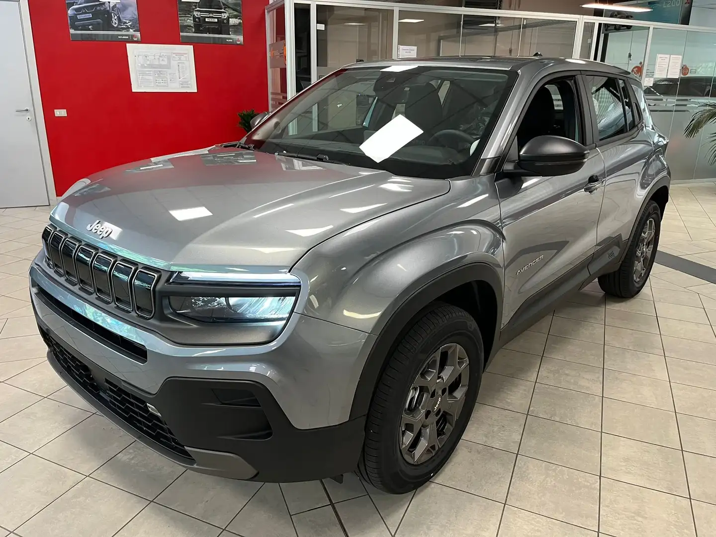 Jeep Avenger 1.2 100cv Longitude OFFERTISSIMA 21.500€ Grau - 1