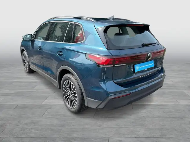Volkswagen Tiguan view 4