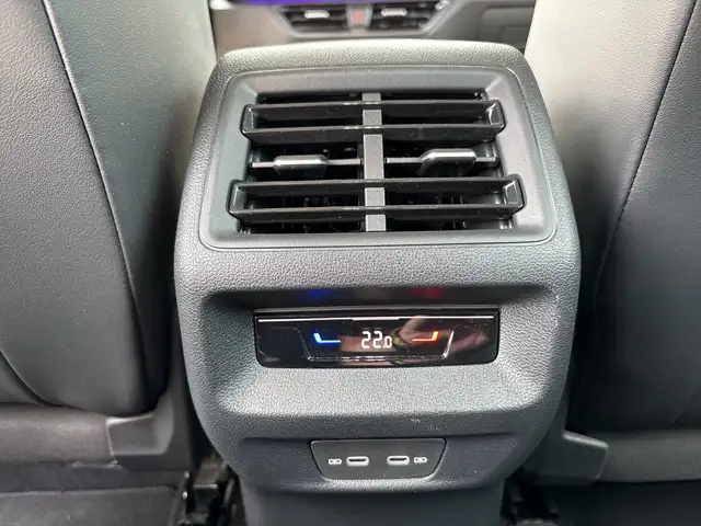 Volkswagen Tiguan view 12