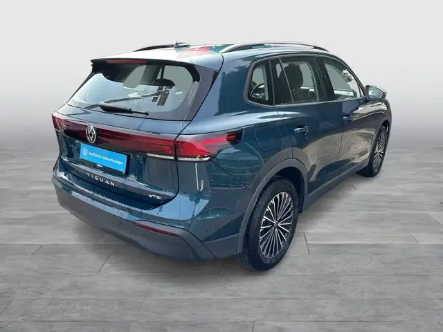 Volkswagen Tiguan view 6