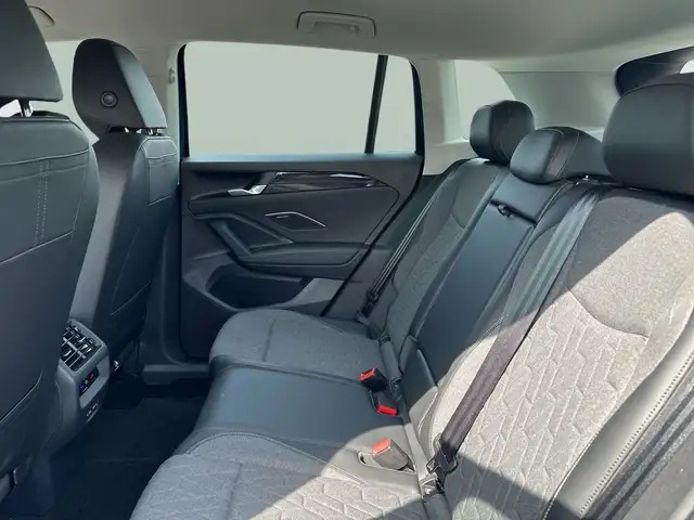 Volkswagen Tiguan view 11