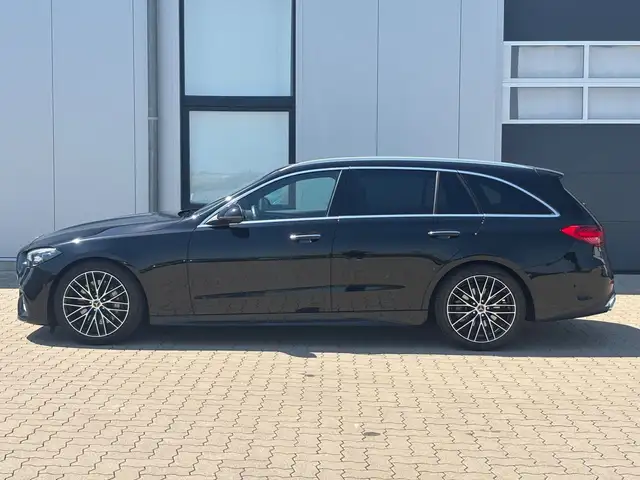 Mercedes-Benz C-Class view 4