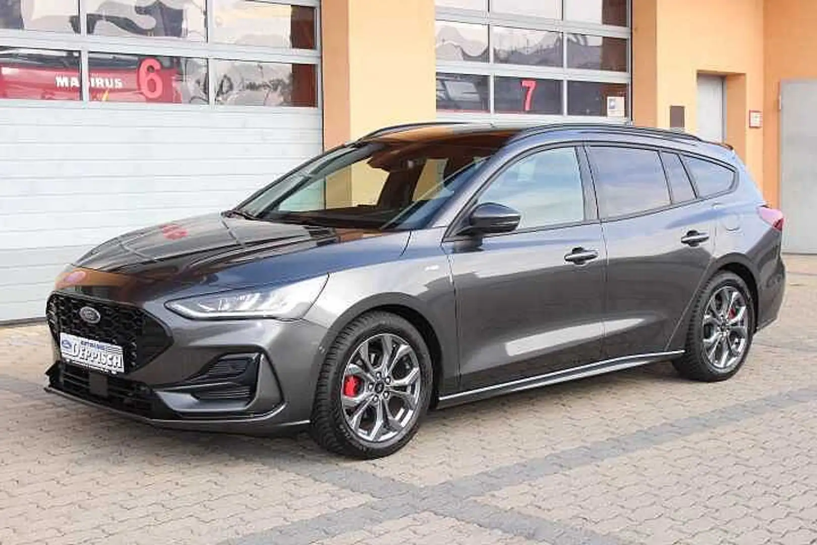 Ford Focus Turnier ST-LINE X 155 PS Automatik PANO Gris - 1