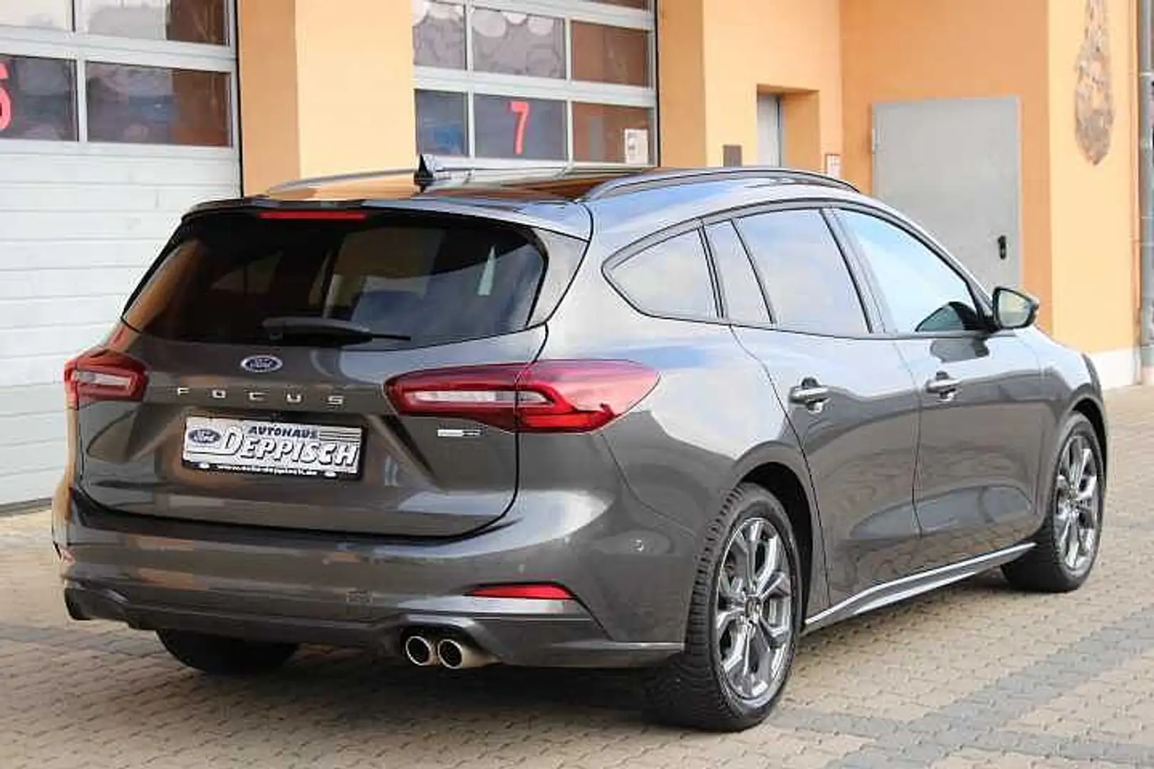 Ford Focus Turnier ST-LINE X 155 PS Automatik PANO Gris - 2